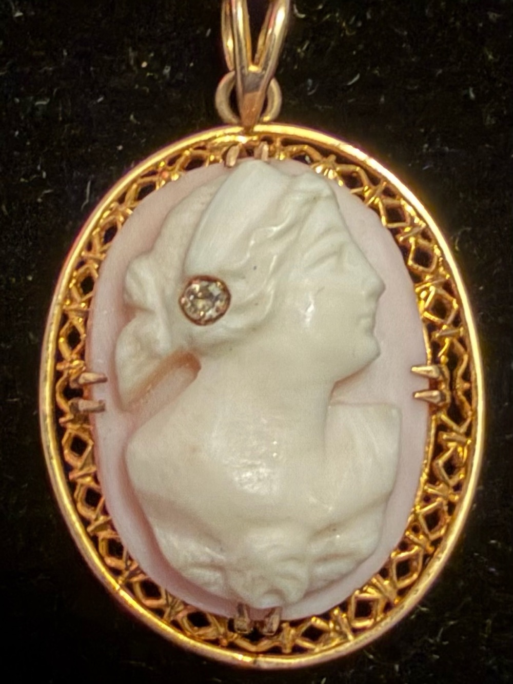 Vintage 10K Gold Habilie Cameo Pendant Necklace Real Diamond Accent Retro